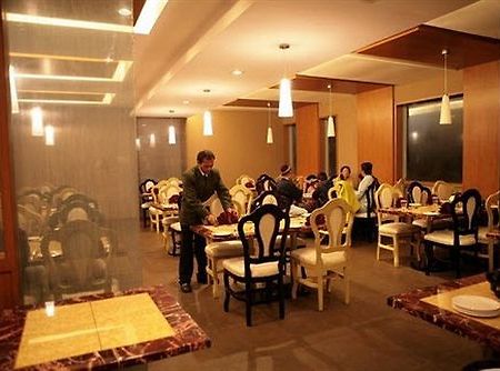 Deccan Plaza Hotel - أوتي المظهر الخارجي الصورة
