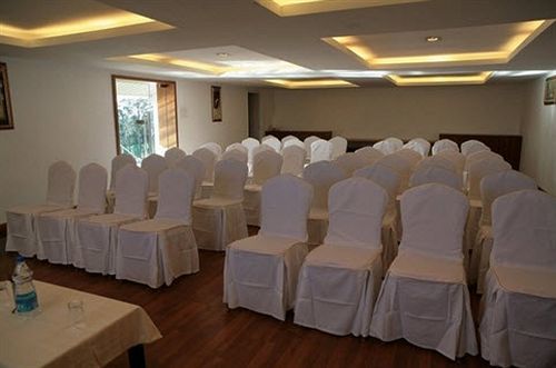 Deccan Plaza Hotel - أوتي المظهر الخارجي الصورة