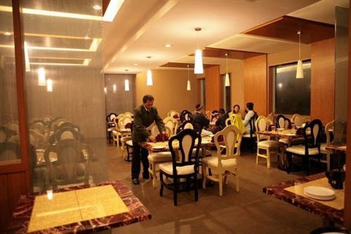 Deccan Plaza Hotel - أوتي المظهر الخارجي الصورة